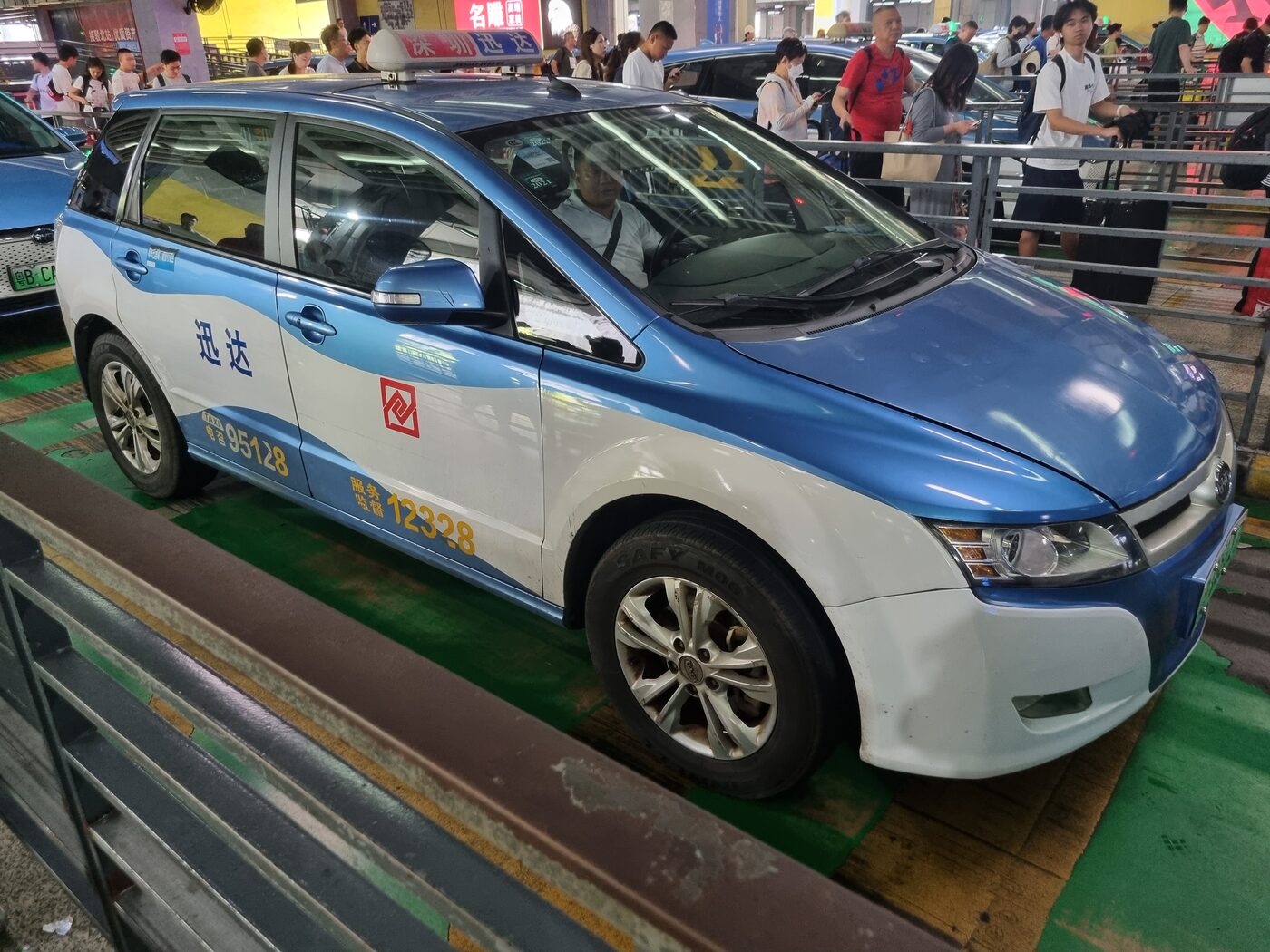 BYD e6 taxi in Shenzhen, China, in blue and white fleet livery